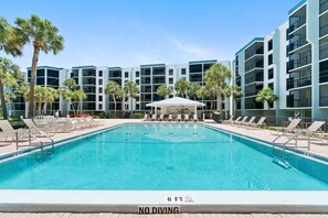 Take your pick of Riverside Club's two heated pools to take a relaxing waterfront dip.