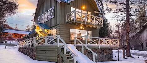 Snow covered Big Bear Cool Cabins, The Cottage at Sawmill Cove front