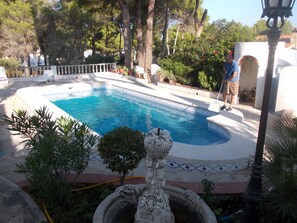 Pool,Springbrunnen,50m²-Terasse, Sitzmöglichkeiten im Schatten,umschloss. Gar