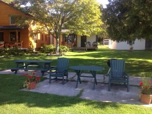 Picnic table and seating in front of Marquette Cottage