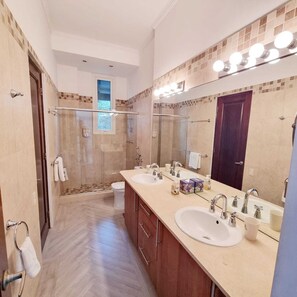 Oversized bathroom with his and hers sink with all the amenities