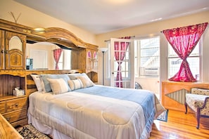 Bedroom 1 | Queen Bed | 2nd Floor