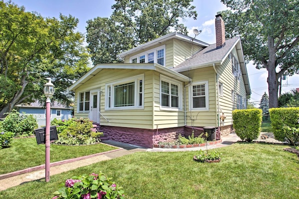 Yonkers Vacation Rental | 3BR | 2BA | 1,500 Sq Ft | Steps Required
