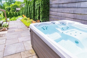 Bain à remous extérieur