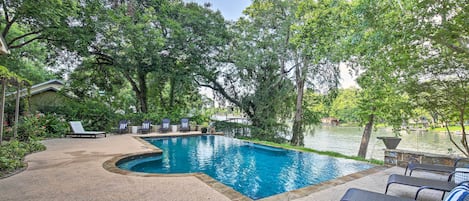 Seguin Vacation Rental | 4BR + Boathouse | 4BA | 2 Stories | 2,683 Sq Ft