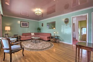 Living Room | Free WiFi