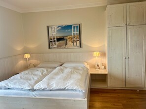 Schlafbereich mit Doppelbett