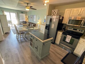 Refrigerator with ice maker