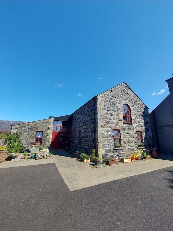 Front entrance to accommodation 