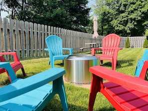 Spacious Back Yard with New Solo Firepit, Croquet, Corn Hole and Large Jenga.