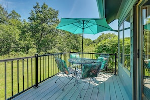 Furnished Deck | Outdoor Dining Area | 2-Story Townhome