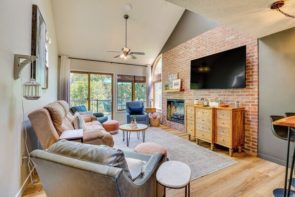 Galena Vacation Rental | 2BR | 2BA | Stairs Required to Access | 1,000 Sq Ft