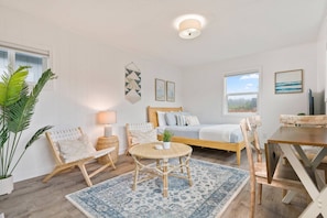 "Very clean, stocked kitchen, comfortable bed, and just enough space." - Alyssa