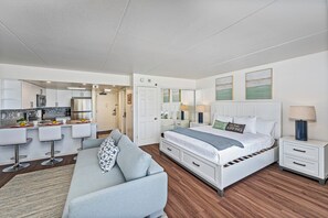 Elegant condo with King Bed