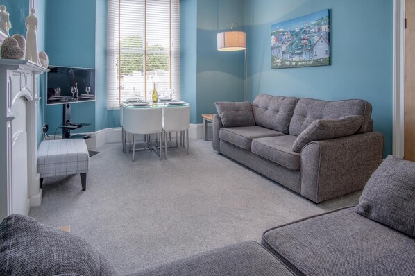Flint House - 2 Bedroom Apartment - Tenby (5196)