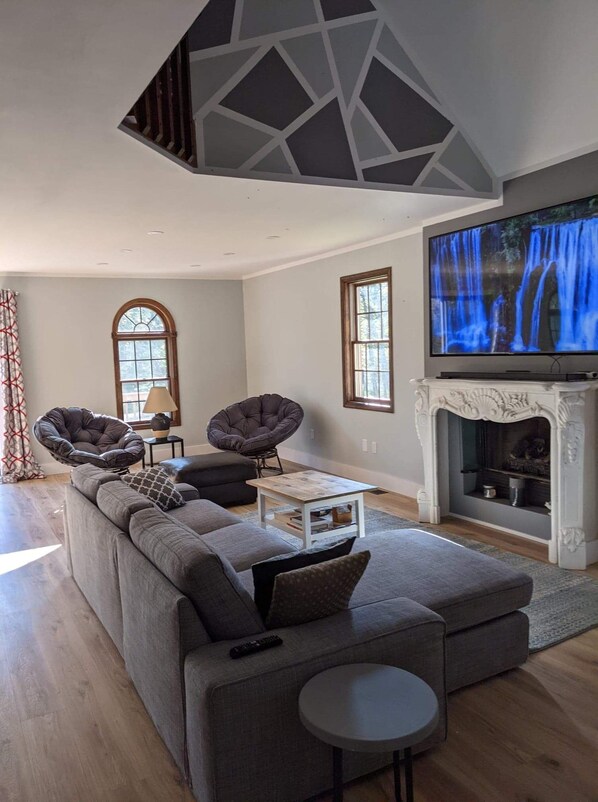 Living room with gas fireplace and 75inch smart tv