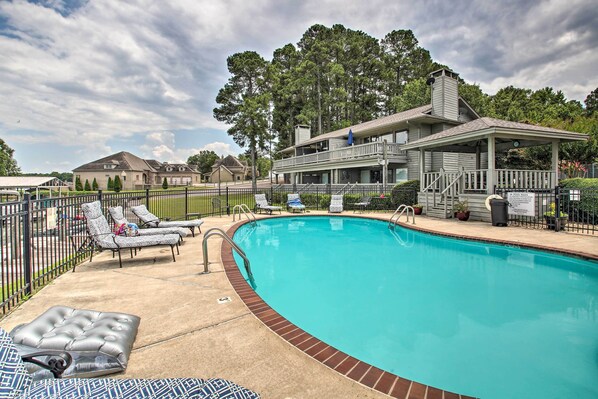 Hot Springs Vacation Rental | 1BR | 1BA | 2nd-Floor Condo | 672 Sq Ft