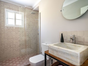 Eigentum, Armatur, Spiegel, Sinken, Gebäude, Zapfhahn, Badezimmer, Interior Design, Fenster