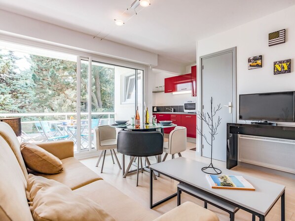 Meubles, Canapé, Cadre, Propriété, Table, Design Intérieur, Bâtiment, Fenêtre, Éclairage, Sol