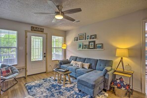 Living Room | Free WiFi | Smart TV | Single-Story Home