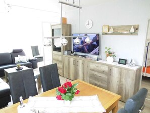 TV im Wohnraum