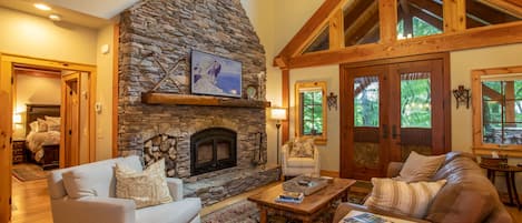 Mountain Song Lodge Great Room with Floor-to-Ceiling Stone Wood-burning Fireplace, HD Smart TV!