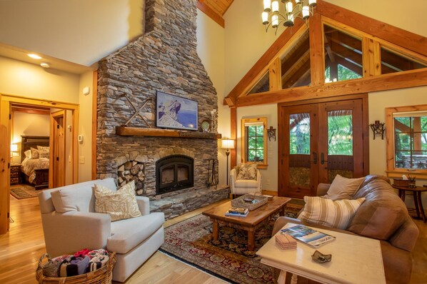 Mountain Song Lodge Great Room with Floor-to-Ceiling Stone Wood-burning Fireplace, HD Smart TV!