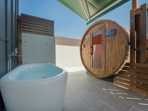[Sauna/cold bath] Relax in the cold bath while listening to the sounds of the ocean