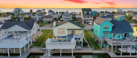 Private Boat Dock & Boat slip 
Upper decks great for entertaining & sunsets 