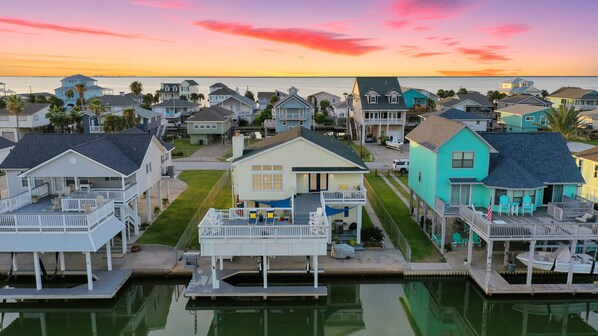 Private Boat Dock & Boat slip 
Upper decks great for entertaining & sunsets 