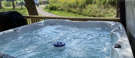 Brand new, huge hot tub for relaxing after a day on the lake or the slopes!