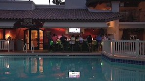 Pool bar