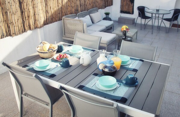 Outdoor dining