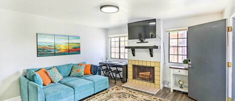 Monterey Vacation Rental | 2BR | 1BA | 708 Sq Ft | Single-Story Apartment