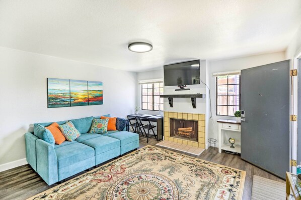 Monterey Vacation Rental | 2BR | 1BA | 708 Sq Ft | Single-Story Apartment