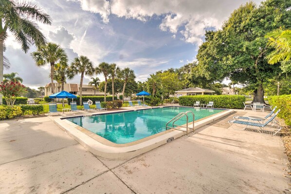 Sarasota Vacation Rental | 2BR | 2BA | 1st Floor | 1,180 Sq Ft