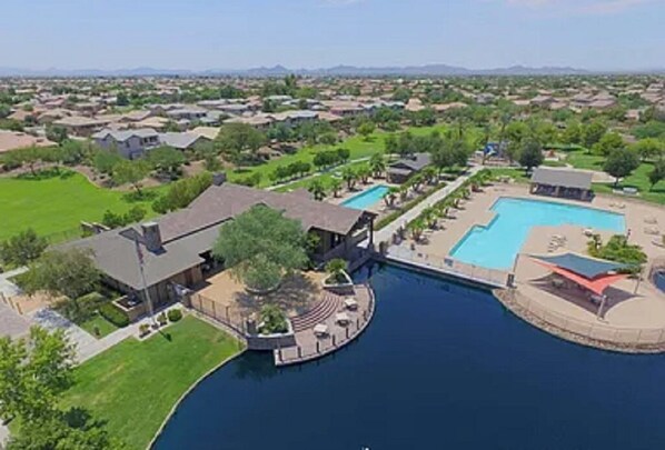 Community: 2 Pools, Pickleball, Tennis, BB, Gym, Walk/Bike Paths,BBQ, Splash Pad