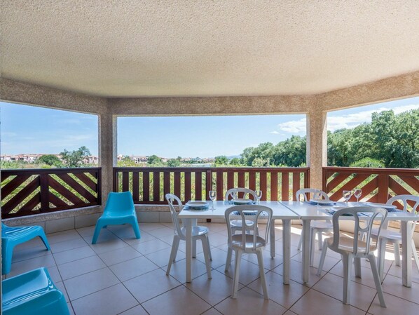 Table, Furniture, Sky, Property, Shade, Outdoor Table, Plant, Tree, Outdoor Furniture, Chair