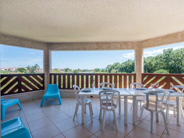 Table, Furniture, Sky, Property, Shade, Outdoor Table, Plant, Tree, Outdoor Furniture, Chair