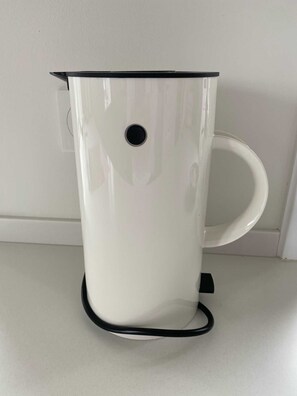 Kaffee und/oder Kaffeemaschine