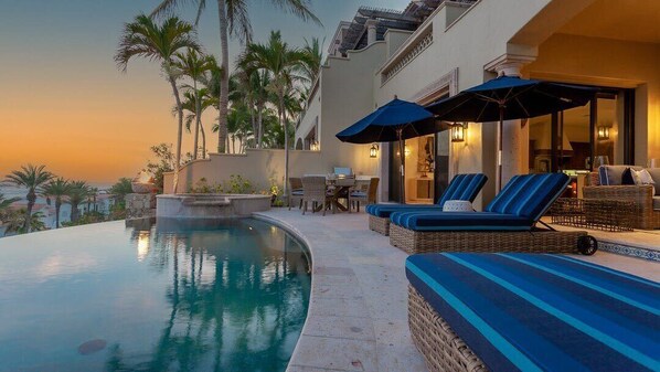 Terraza 368 - Twilight poolside view