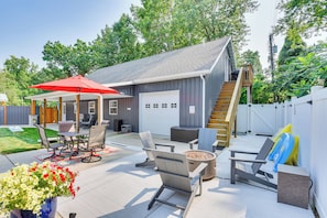 Shared Exterior Space | Shared Outdoor Pool (Seasonal)