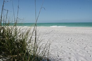 Quiet (North end) Bean Point Beach! Entrance short stroll...