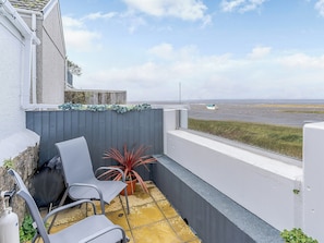 Balcony | Tyr LLyr, Penclawdd