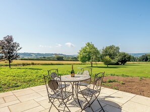 Sitting-out-area | The Old Stable, Chew Magna