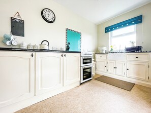 Kitchen/diner | Fourpenny Studio - Fourpenny Cottages, Skelbo, near Dornoch