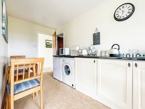 Kitchen/diner | Fourpenny Studio - Fourpenny Cottages, Skelbo, near Dornoch