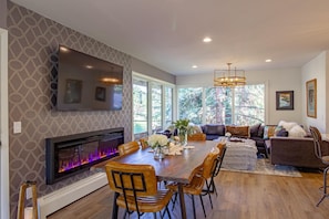 Upper Level Dining, TV & Sitting