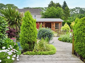 Garden | Ty Lewis Cottage, Pwll near Llanelli
