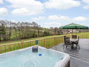 Hot tub | Heath Barn, Suckley